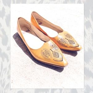 Charles Jourdan Flats